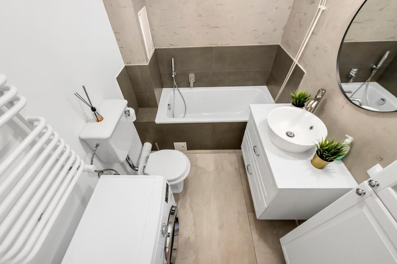Lumina 4-Room Apart With Large Balcony Варшава Екстериор снимка